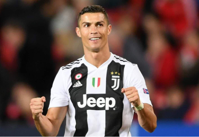 官方：纽卡斯尔联与17岁后卫埃皮亚签下职业合同（纽卡斯尔联官宣：17岁后卫埃皮亚签下职业合同）