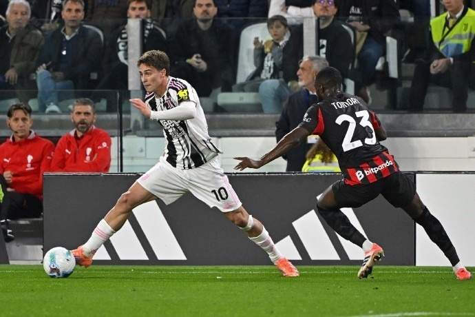 杜兰特空接暴扣，全场掌声雷动（杜兰特空接重扣，现场掌声如潮）