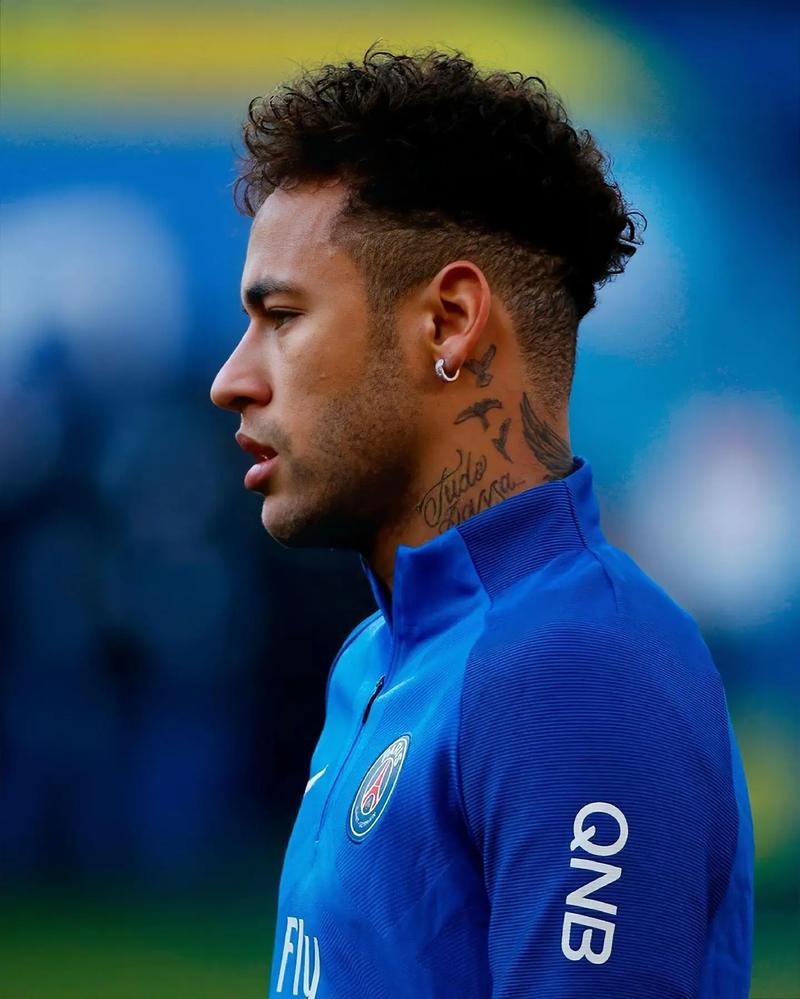 AC米兰中场拉比奥在接受《米兰体育报》采访时谈到...（AC米兰中场拉比奥接受《米兰体育报》专访：谈及…）