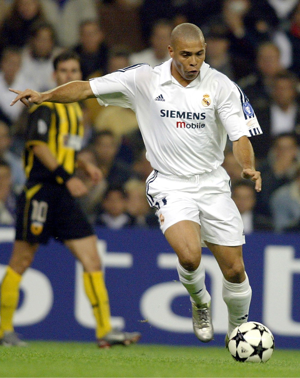 佳夫：作为后卫单场比赛进俩球不常见；沃尔特马德是顶级前锋（佳夫：后卫单场梅开二度少见；沃尔特马德是顶级前锋）