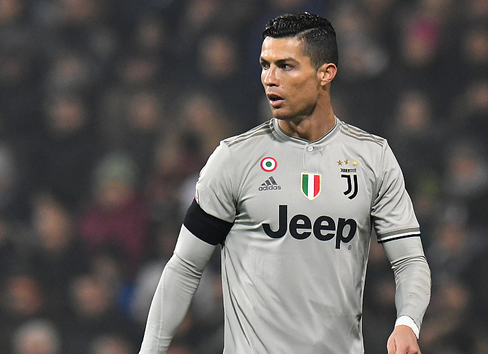 西媒：阿诺德和卡马文加今天接受检查，二人伤情都令人担忧（西媒：阿诺德与卡马文加今日接受检查，双双伤势不乐观）