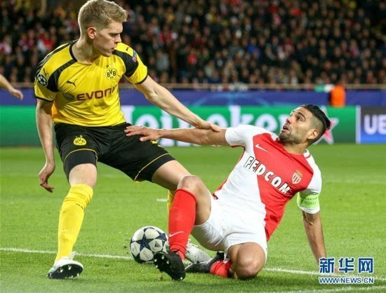 外媒：下赛季欧冠联赛阶段用球将采用白+薄荷绿+紫创新配色（外媒：欧冠下赛季比赛用球将启用白、薄荷绿与紫的全新配色）